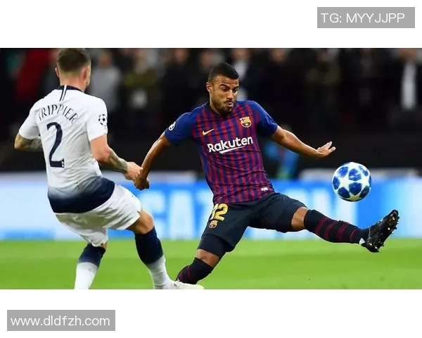 小黑化身足球明星模仿秀精彩瞬间回顾与技巧分析